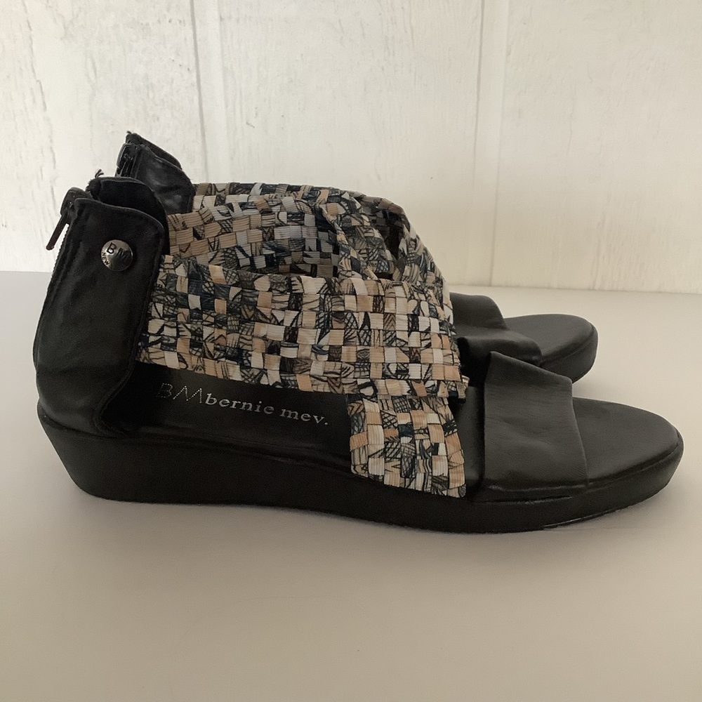 BERNIE MEV LAURA BLACK LEATHER SANDALS NWOT SIZE 10.5
